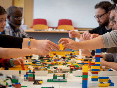 Les secrets de la méthode Lego Serious Play pour renforcer la cohésion d’équipe